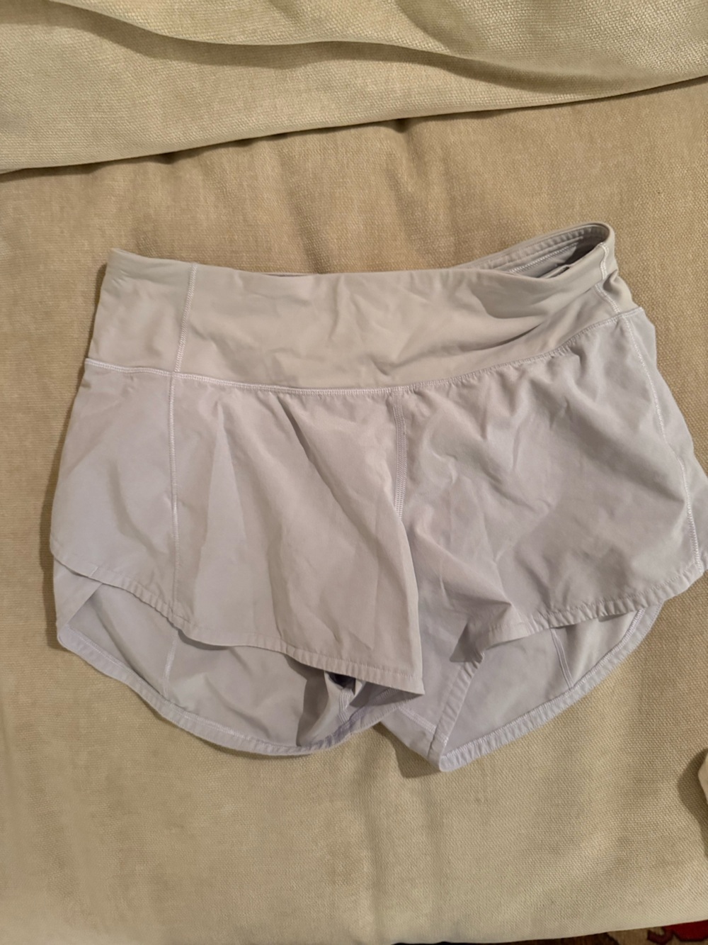 Lululemon 2.5” Speed up shorts lilac color